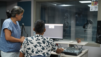 Sonidos que transforman: La Escuela de Comunicación Social estrena sus renovados Laboratorio de Audio